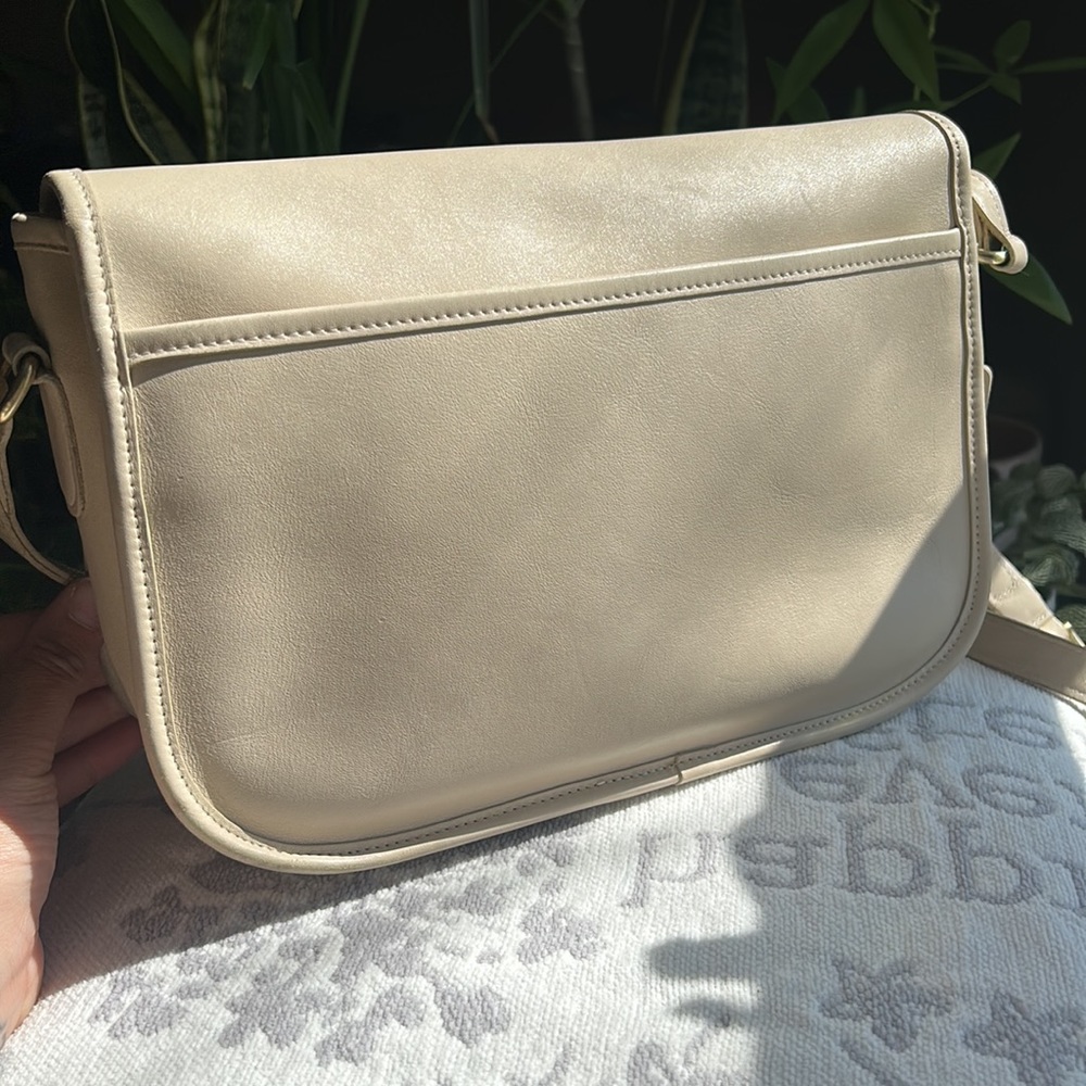 VINTAGE Coach City Bag in Bone Leather - Picture 3 of 16